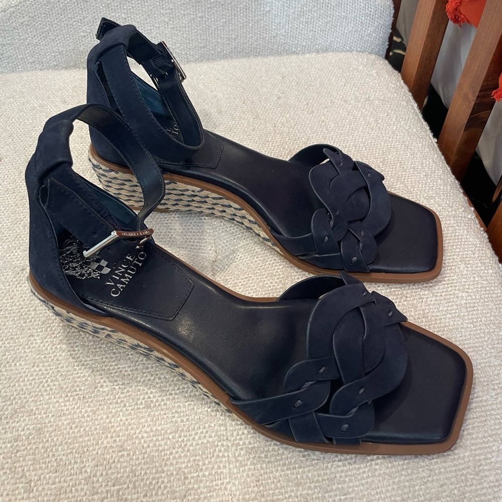 Like new Vince Camuto sandals